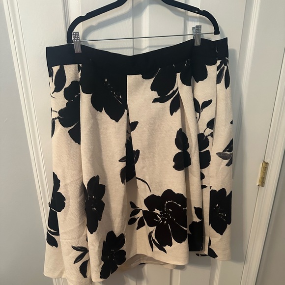 Skirts | Plus Black And White Floral Skirt | Poshmark
